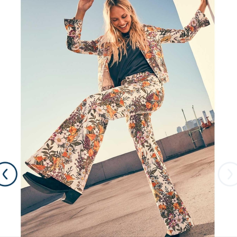 Wrangler Floral Mid Rise Flare Pants - Dreamer Retro Floral Size 25